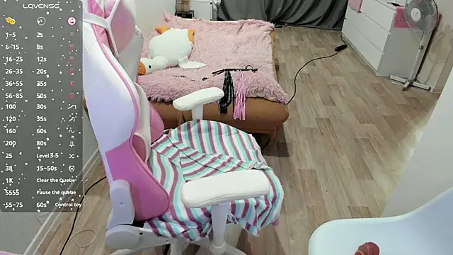 Snapshot of Malina_Lovely chatting on November 6, 8:32 pm Malina Lovely online show from November 6, 8:32 pm