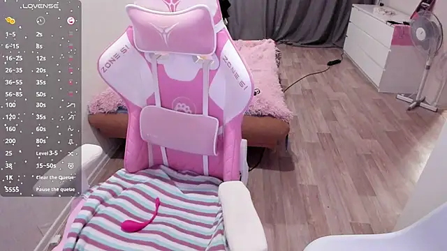 Snapshot of Malina_Lovely chatting on December 2, 8:59 pm Malina Lovely online show from December 2, 8:59 pm