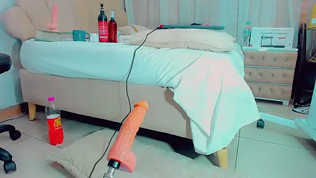 Snapshot of EmilyySaenz chatting on January 31, 1:02 pm EmilyySaenz online show from January 31, 1:02 pm