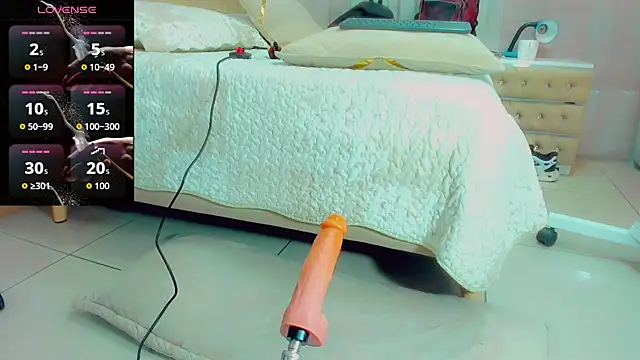 Snapshot of EmilyySaenz chatting on November 24, 2:50 pm EmilyySaenz online show from November 24, 2:50 pm