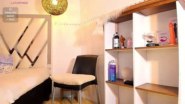 rose scottt online show from March 7, 2:45 pm