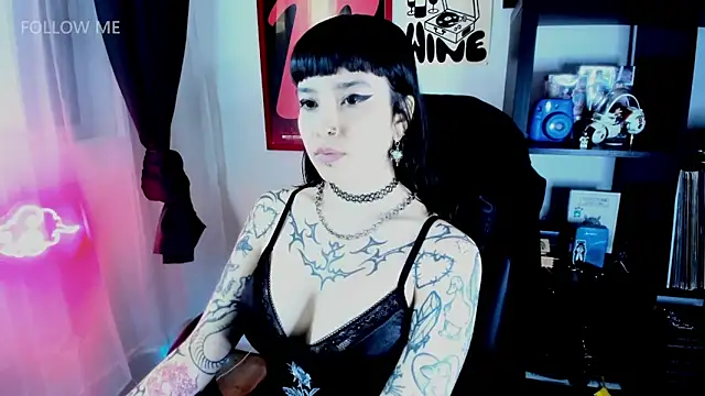 Demongirl6666 online show from April 11, 6:45 pm