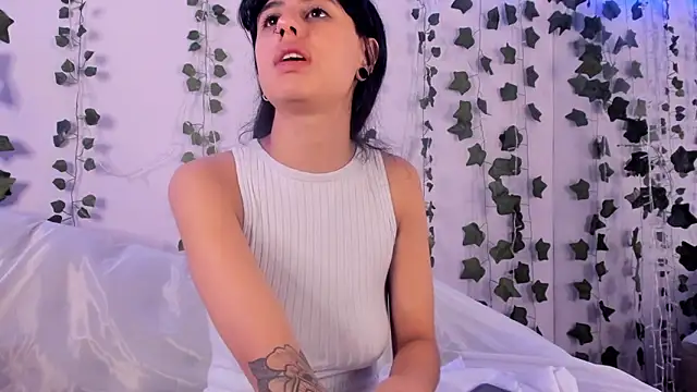 Snapshot of Natasha_Nasty2 chatting on December 23, 11:17 pm Natasha Nasty2 online show from December 23, 11:17 pm