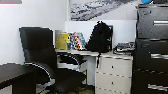 Snapshot of peyton_golden1 chatting on November 20, 3:28 am peyton golden1 online show from November 20, 3:28 am