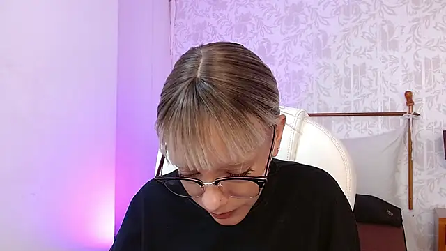 Snapshot of peyton_golden1 chatting on December 2, 3:23 am peyton golden1 online show from December 2, 3:23 am