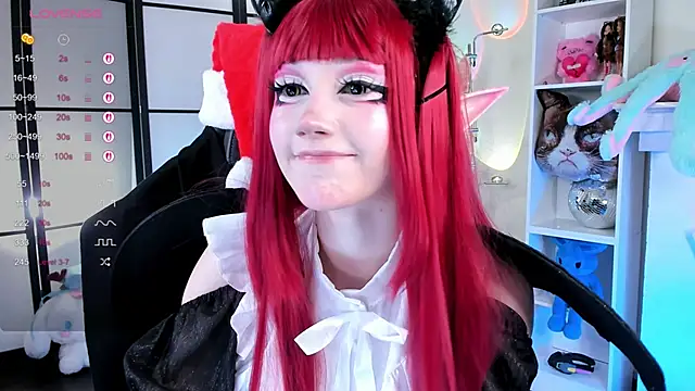 Snapshot of LilithLin chatting on December 4, 12:42 am LilithLin online show from December 4, 12:42 am