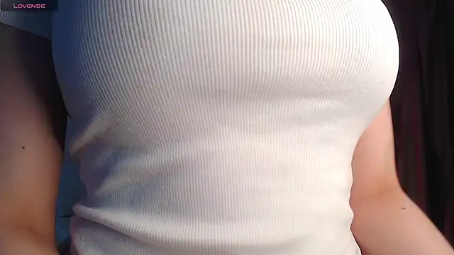 Snapshot of cosmosbaby chatting on February 20, 1:40 pm cosmosbaby online show from February 20, 1:40 pm