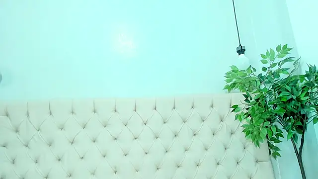 Snapshot of Briyit_Doll chatting on December 28, 8:36 pm Briyit Doll online show from December 28, 8:36 pm