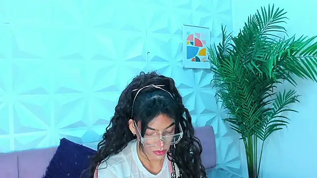 Snapshot of Briyit_Doll chatting on January 19, 9:55 am Briyit Doll online show from January 19, 9:55 am