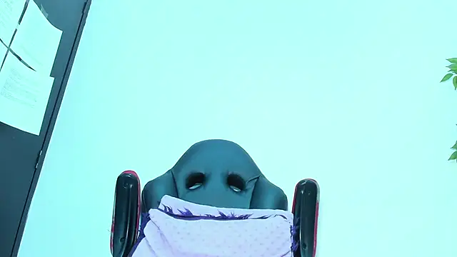 Snapshot of Briyit_Doll chatting on February 15, 9:38 am Briyit Doll online show from February 15, 9:38 am