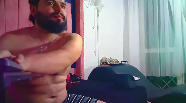 LeidyJones online show from December 6, 1:33 pm