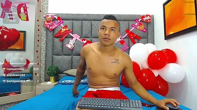 Snapshot of LiamsyAllison chatting on February 16, 8:00 pm LiamsyAllison online show from February 16, 8:00 pm