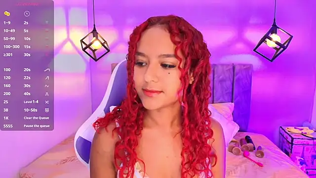 Snapshot of Sophiee_Velvet chatting on October 13, 3:23 pm Sophiee Velvet online show from October 13, 3:23 pm