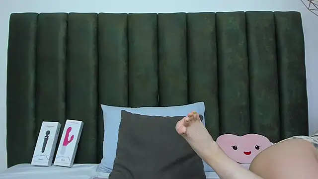 ThailyCherry online show from November 4, 8:30 pm