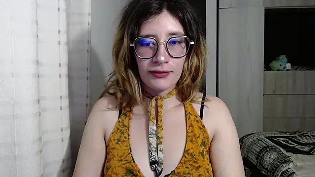 Snapshot of mariana124- chatting on December 9, 3:33 pm mariana124- online show from December 9, 3:33 pm
