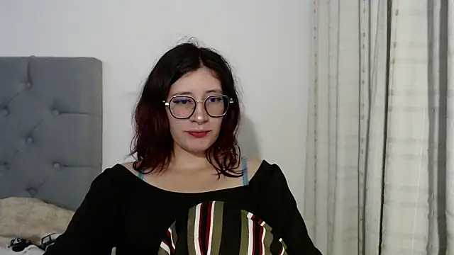 Snapshot of mariana124- chatting on January 4, 3:29 am mariana124- online show from January 4, 3:29 am