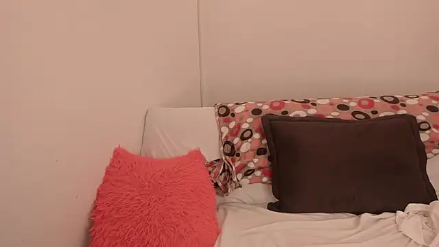 Snapshot of meganrossee69 chatting on February 13, 12:46 am meganrossee69 online show from February 13, 12:46 am