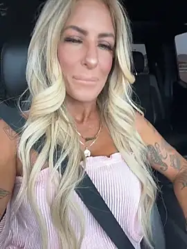 blondiluvsanal online show from February 14, 8:05 pm