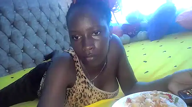 Snapshot of queen-goddess chatting on December 13, 11:45 am queen-goddess online show from December 13, 11:45 am