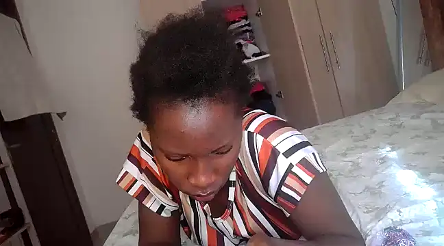 Snapshot of queen-goddess chatting on February 20, 6:39 am queen-goddess online show from February 20, 6:39 am