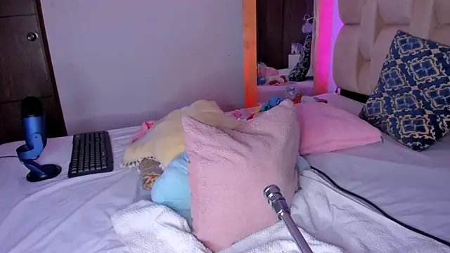 Snapshot of brendaruiz chatting on February 28, 1:03 pm brendaruiz online show from February 28, 1:03 pm