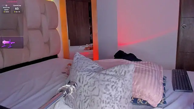 Snapshot of brendaruiz chatting on November 15, 11:51 am brendaruiz online show from November 15, 11:51 am