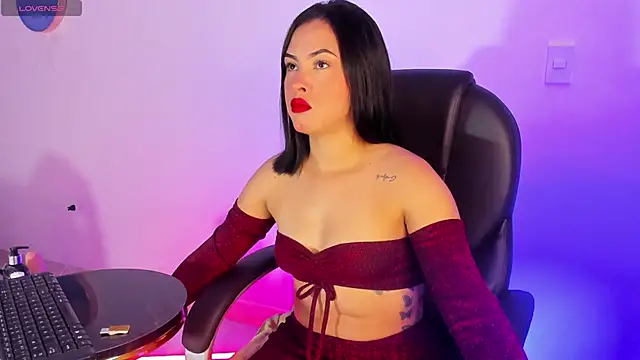 Snapshot of Maya_Bluee chatting on January 20, 3:37 am Maya Bluee online show from January 20, 3:37 am