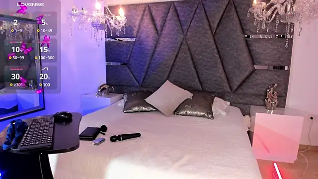 Snapshot of Maya_Bluee chatting on March 19, 3:52 am Maya Bluee online show from March 19, 3:52 am