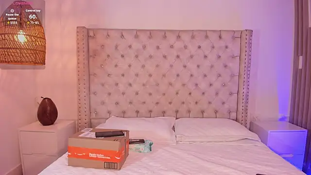 Snapshot of Maya_Bluee chatting on November 22, 4:00 am Maya Bluee online show from November 22, 4:00 am