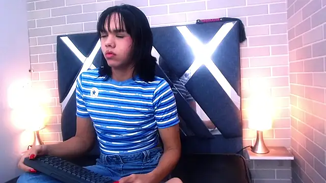 AndreaGil  online show from February 18, 11:00 am