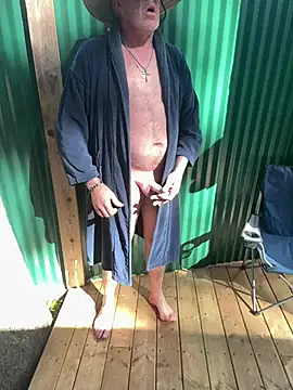 twist699 online show from April 9, 5:18 pm