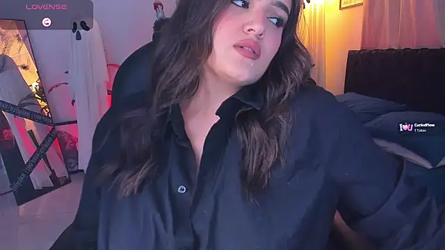 Snapshot of ellarosee_ chatting on October 21, 6:19 pm ellarosee online show from October 21, 6:19 pm