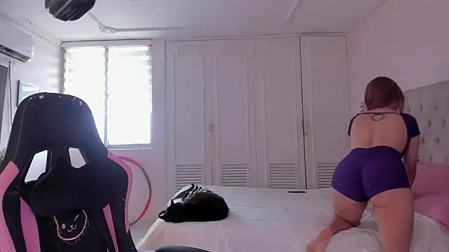 Snapshot of SweetJennaa chatting on October 24, 6:26 pm SweetJennaa online show from October 24, 6:26 pm