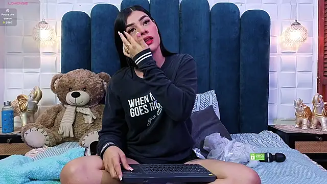 Snapshot of Maguy_Mistress chatting on February 17, 12:01 pm Maguy Mistress online show from February 17, 12:01 pm