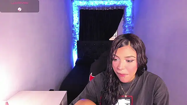 Snapshot of Mariana_Hasper_ chatting on February 8, 10:08 pm Mariana Hasper  online show from February 8, 10:08 pm