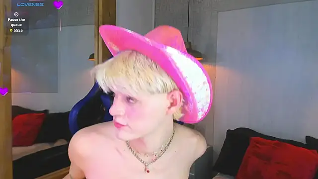 Snapshot of VladHellsing4 chatting on May 21, 2:13 pm VladHellsing4 online show from May 21, 2:13 pm