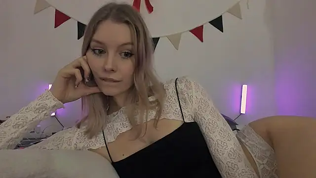 MiaDavis21 online show from March 7, 5:38 pm