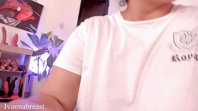 Snapshot of Ivannabreast_Official chatting on March 2, 11:20 pm Ivannabreast Official online show from March 2, 11:20 pm