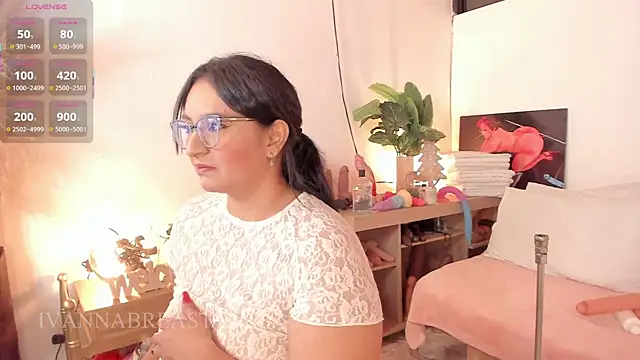 Snapshot of Ivannabreast_Official chatting on December 13, 11:43 pm Ivannabreast Official online show from December 13, 11:43 pm