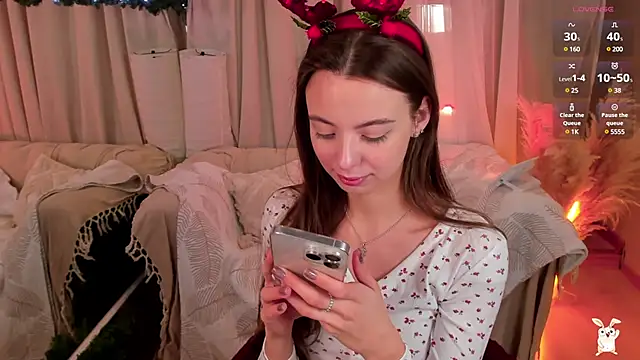 Snapshot of Goldy_Grace_ chatting on December 27, 6:46 am Goldy Grace  online show from December 27, 6:46 am