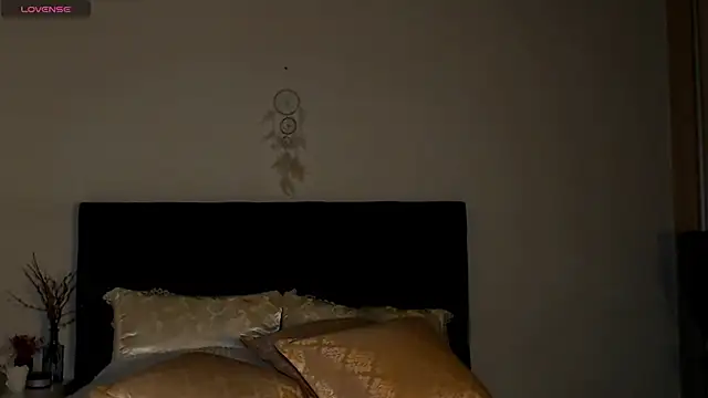 Snapshot of Goddess_Squirt_ chatting on March 5, 12:49 am Goddess Squirt online show from March 5, 12:49 am