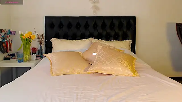 Snapshot of Goddess_Squirt_ chatting on March 13, 2:05 am Goddess Squirt online show from March 13, 2:05 am