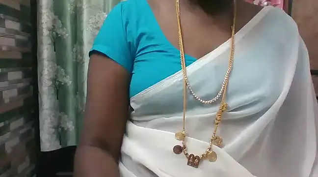 Snapshot of Hot_akshara chatting on December 8, 6:11 am Hot akshara online show from December 8, 6:11 am