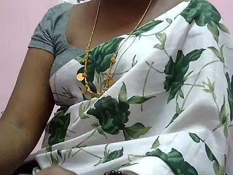 Snapshot of Hot_akshara chatting on November 12, 4:57 am Hot akshara online show from November 12, 4:57 am