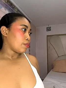 Snapshot of Leah_Sweetie chatting on February 3, 2:34 pm Leah Sweetie online show from February 3, 2:34 pm