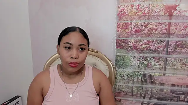 Snapshot of Leah_Sweetie chatting on February 6, 11:21 am Leah Sweetie online show from February 6, 11:21 am