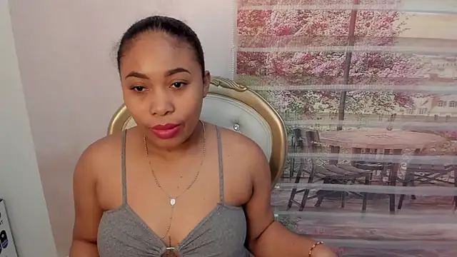 Snapshot of Leah_Sweetie chatting on February 8, 11:22 am Leah Sweetie online show from February 8, 11:22 am