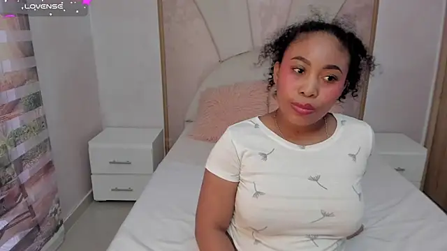Snapshot of Leah_Sweetie chatting on February 9, 1:25 pm Leah Sweetie online show from February 9, 1:25 pm