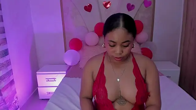 Snapshot of Leah_Sweetie chatting on February 14, 5:25 pm Leah Sweetie online show from February 14, 5:25 pm