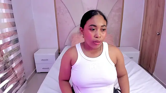 Snapshot of Leah_Sweetie chatting on February 28, 5:26 pm Leah Sweetie online show from February 28, 5:26 pm